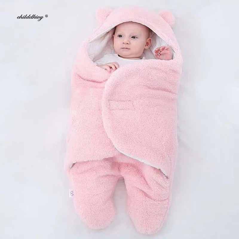 Nids d ange rose bébé blotti à l'intérieur 